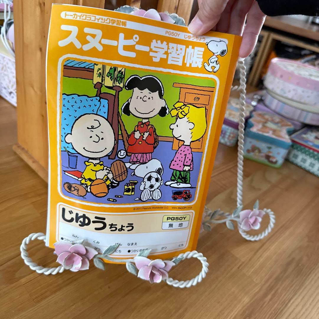 ブックスタンド　アンティーク雑貨　花の装飾付き金属スタンド