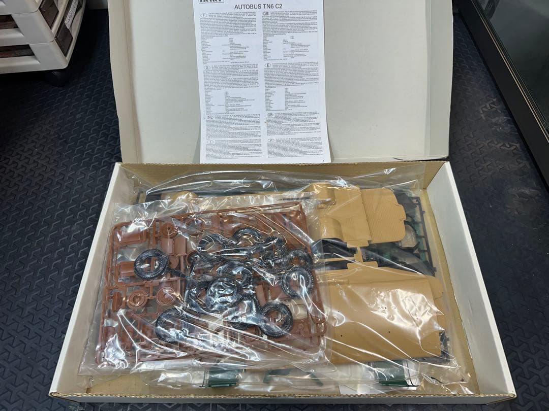 自動車 Heller 1:24 AUTOBUS TN6 C2