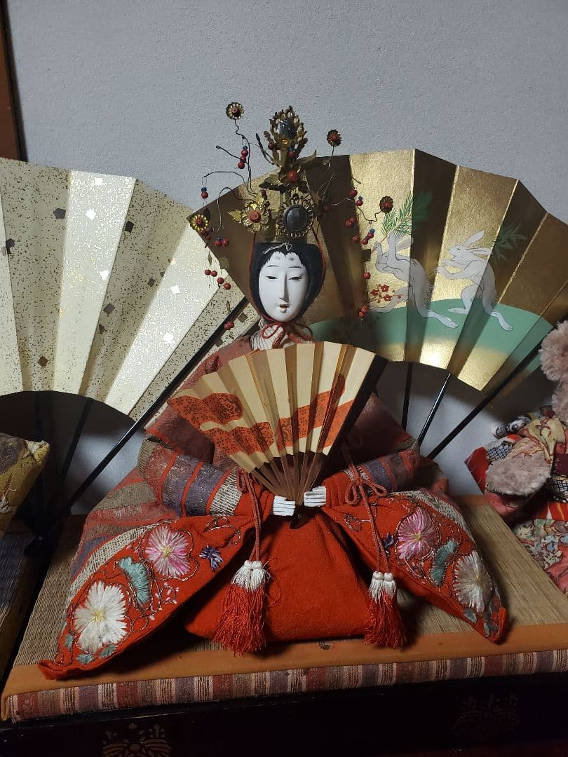 参考出品 110年前のお雛様 伝統的な雛人形（赤・金） - メルカリ
