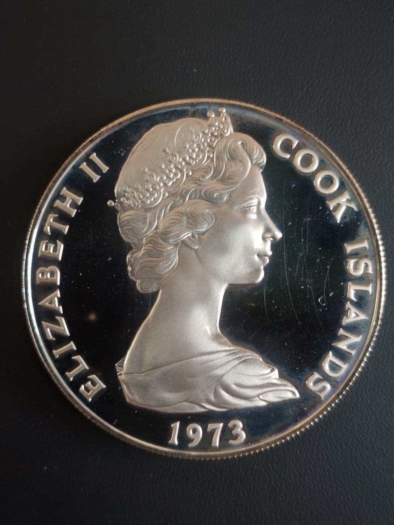 英領クック諸島 1973年 エリザベス2世 7.5ドル大型PR銀貨 - メルカリ