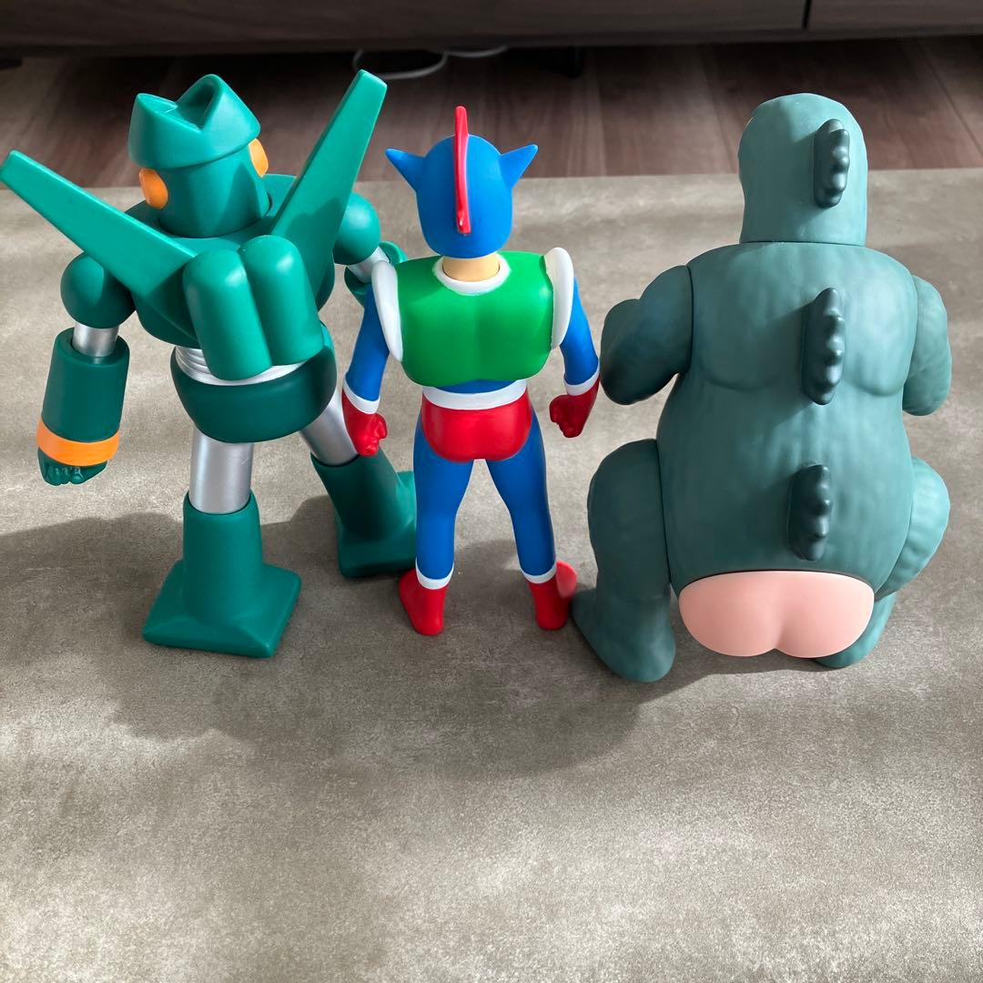 クレヨンしんちゃん怪獣シリマルダシ アクション仮面カンタムロボソフビ フィギュア