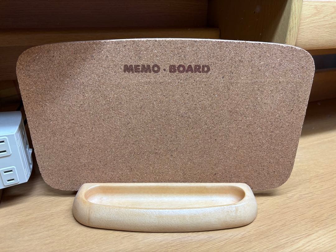 ニトリ　学習机　木製 分割型引き出し付き デスクライト付き