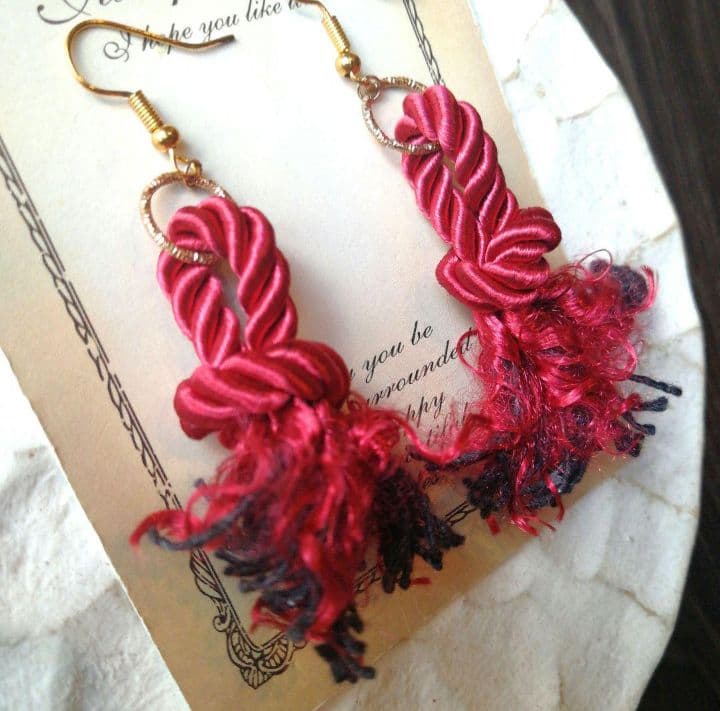 レア　ツイストロープ　ピアス　イヤリング　タッセル　フリンジ　赤　ゴージャス　春