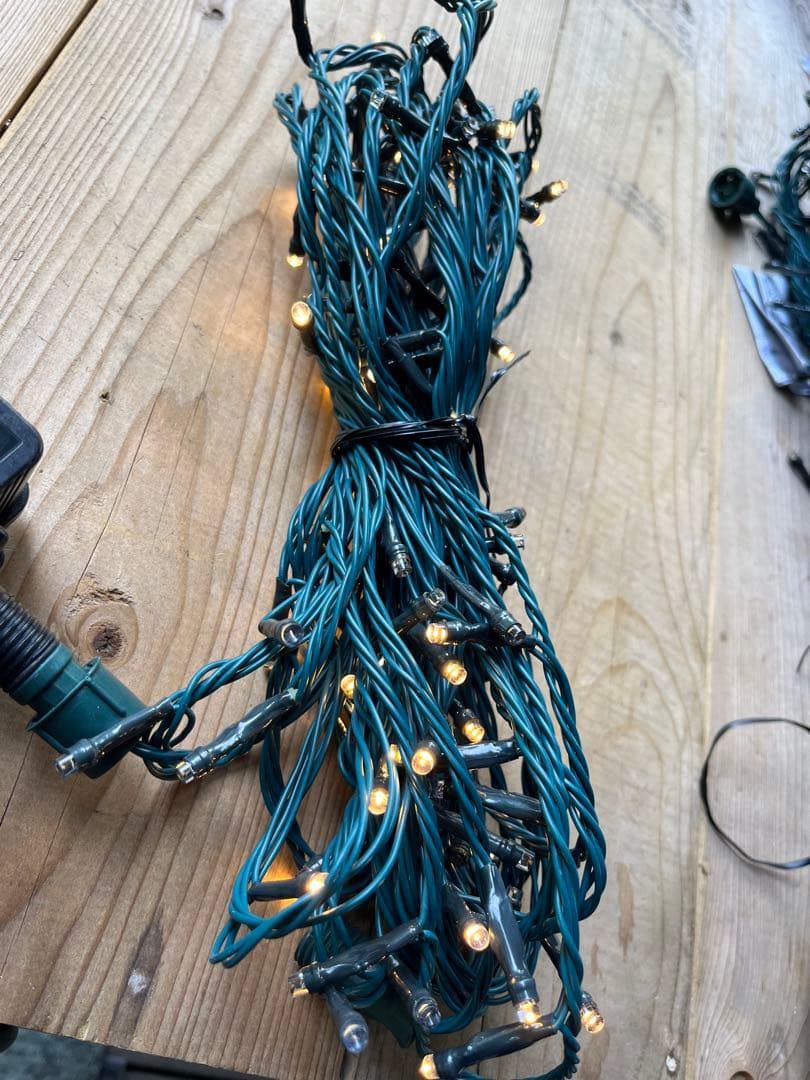 屋外用イルミネーション　200球×2セット+延長電源ケーブル