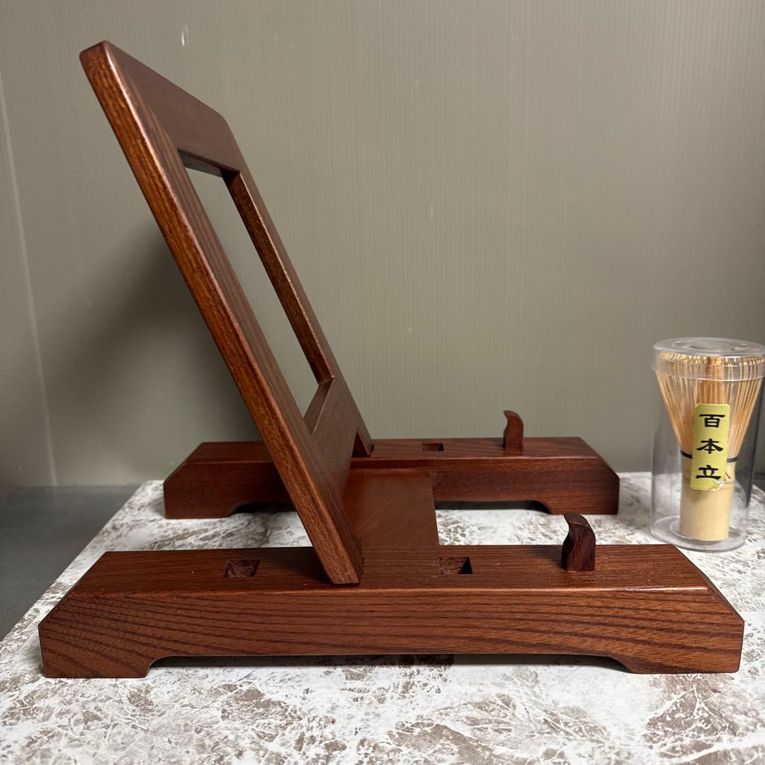 新品、皿立て、　　高さ、25.センチ。