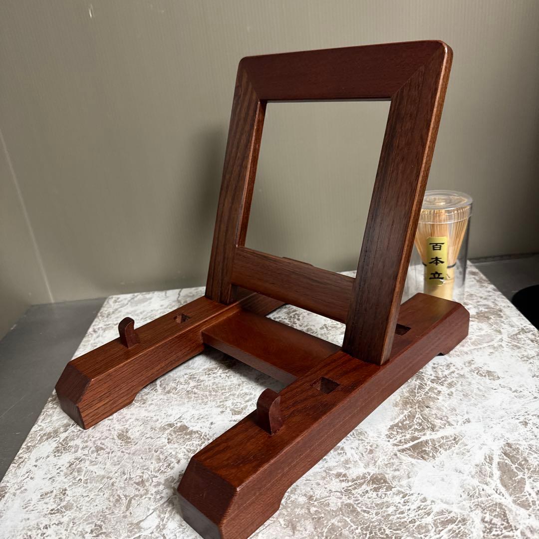 新品、皿立て、　　高さ、25.センチ。