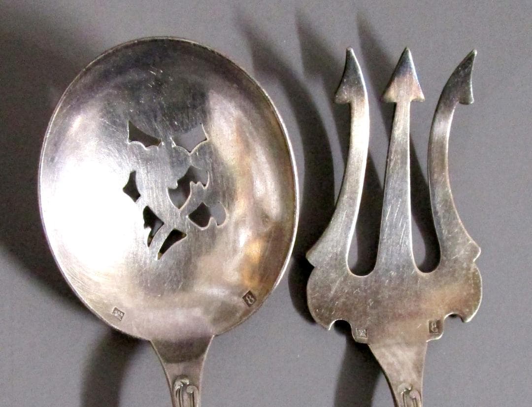 銀製品［オードブルカトラリー 4点セット］刻印：ライオンVH　8