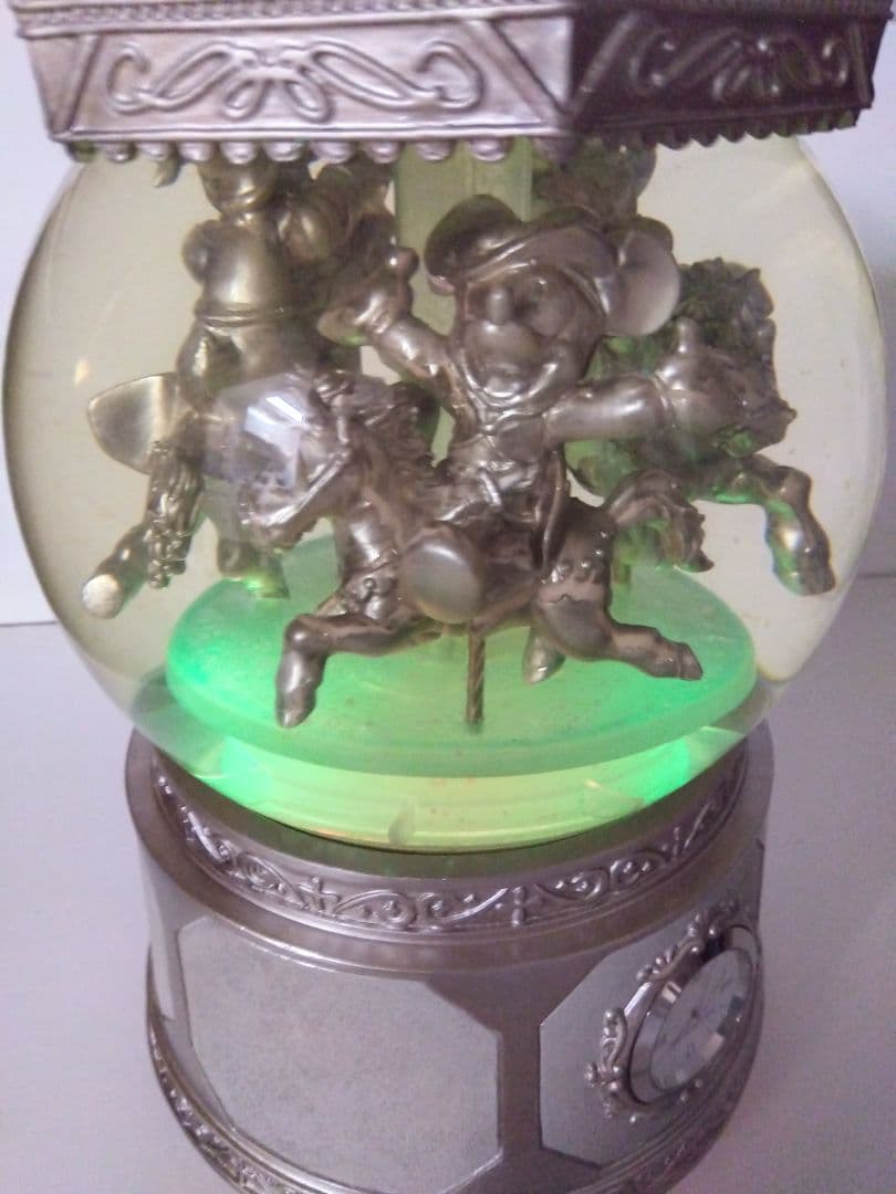 ディズニー　オルゴール　スノードーム　メリーゴーランド