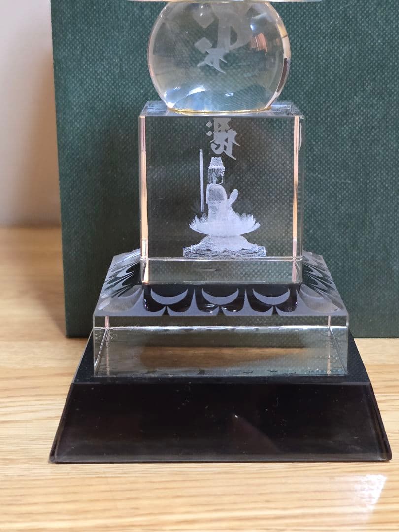 #1589 クリスタルガラス 五輪塔 置物 勢王菩薩