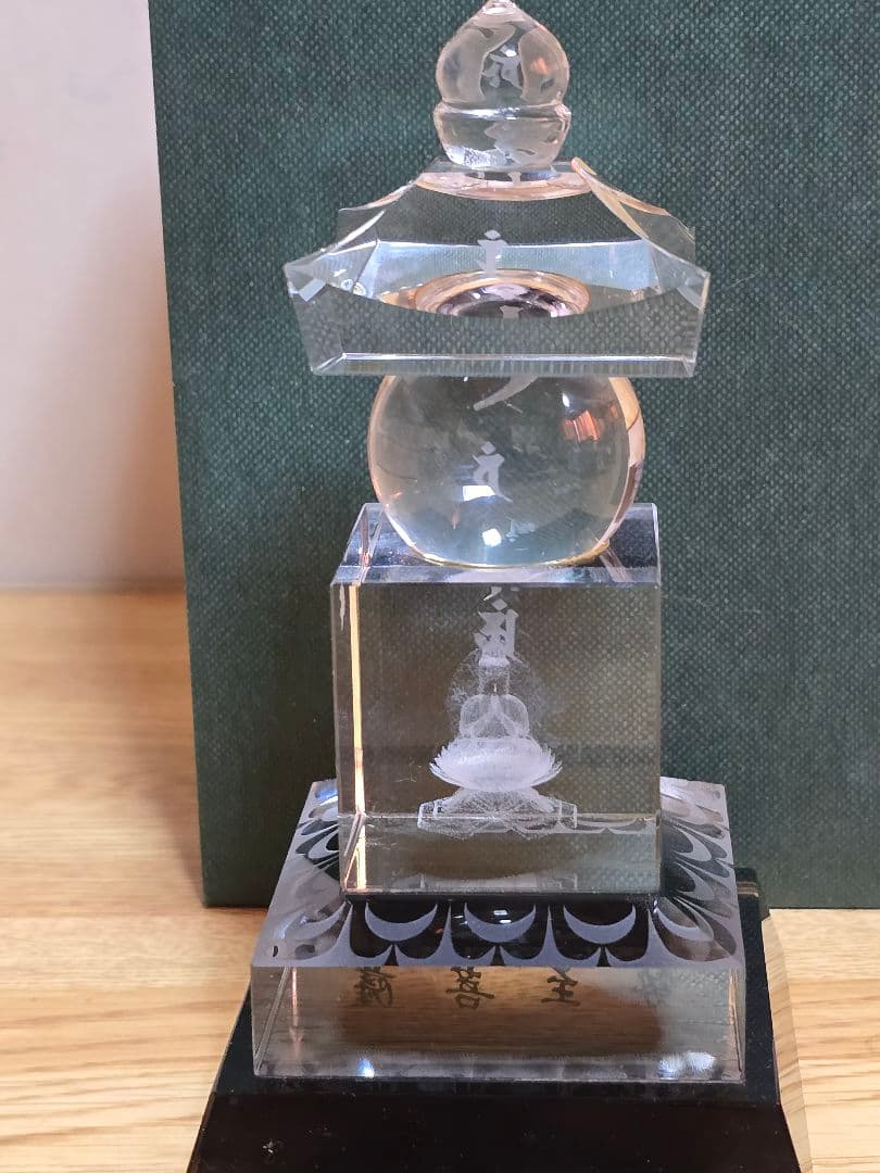 #1589 クリスタルガラス 五輪塔 置物 勢王菩薩