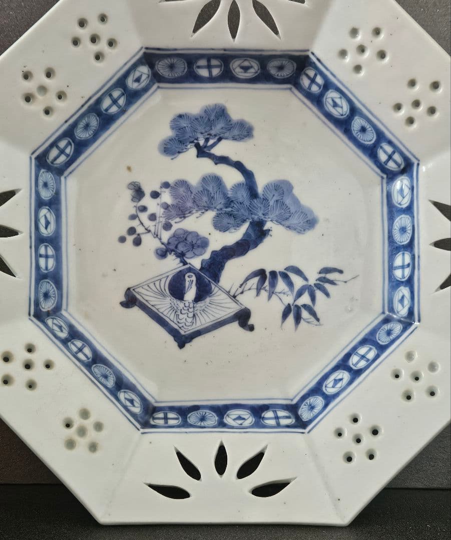 名品❗】 江戸後期　古伊万里 染付 透造　笹に六曜紋　松竹梅　25.3cm八角鉢