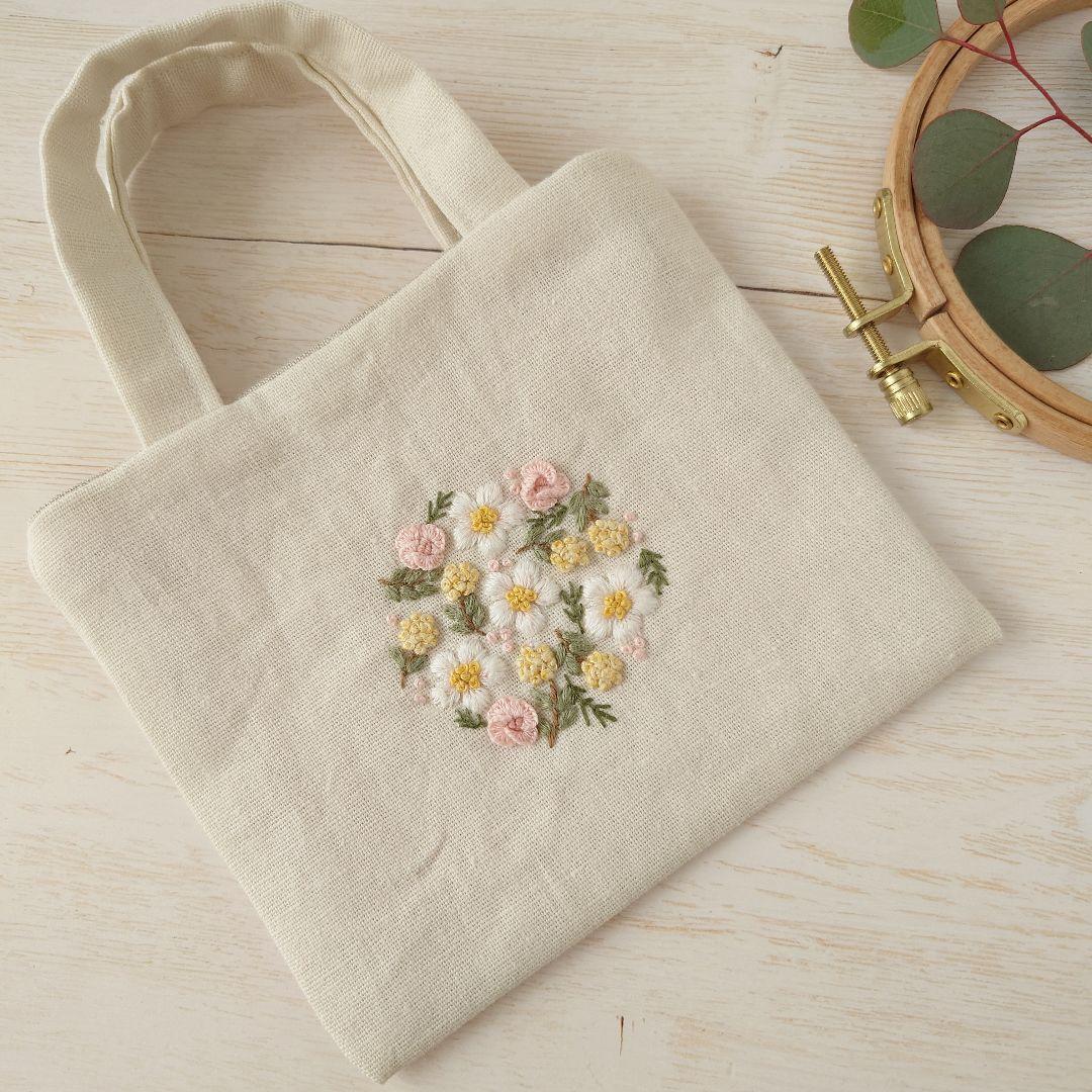 手刺繍入ちっちゃなぺたんこトートバック【花爛漫】