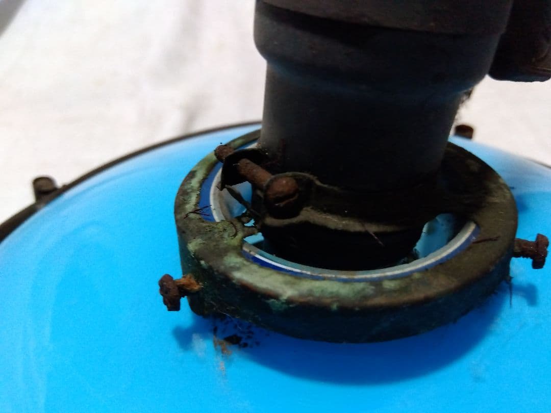 ♪古い青色ガラスの電気の笠