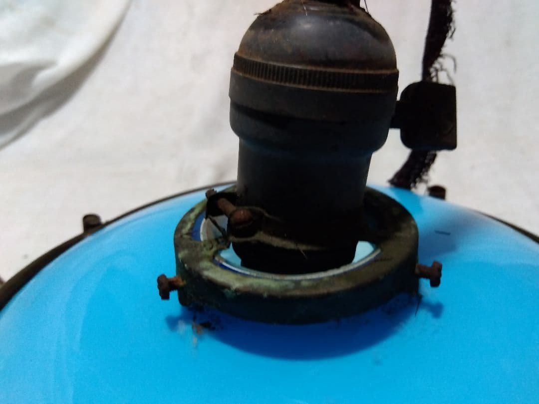 ♪古い青色ガラスの電気の笠