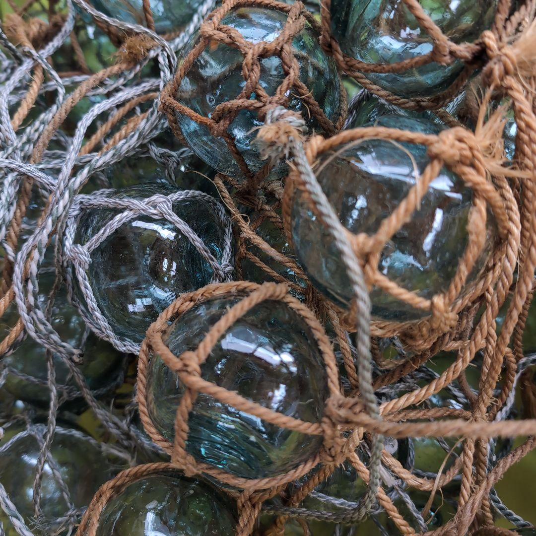 ガラス玉浮き玉65個小玉紐付き