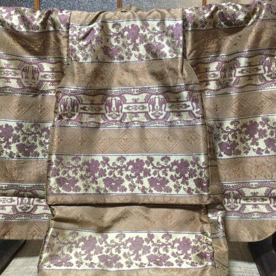 市松人形の人形着物と飾り台