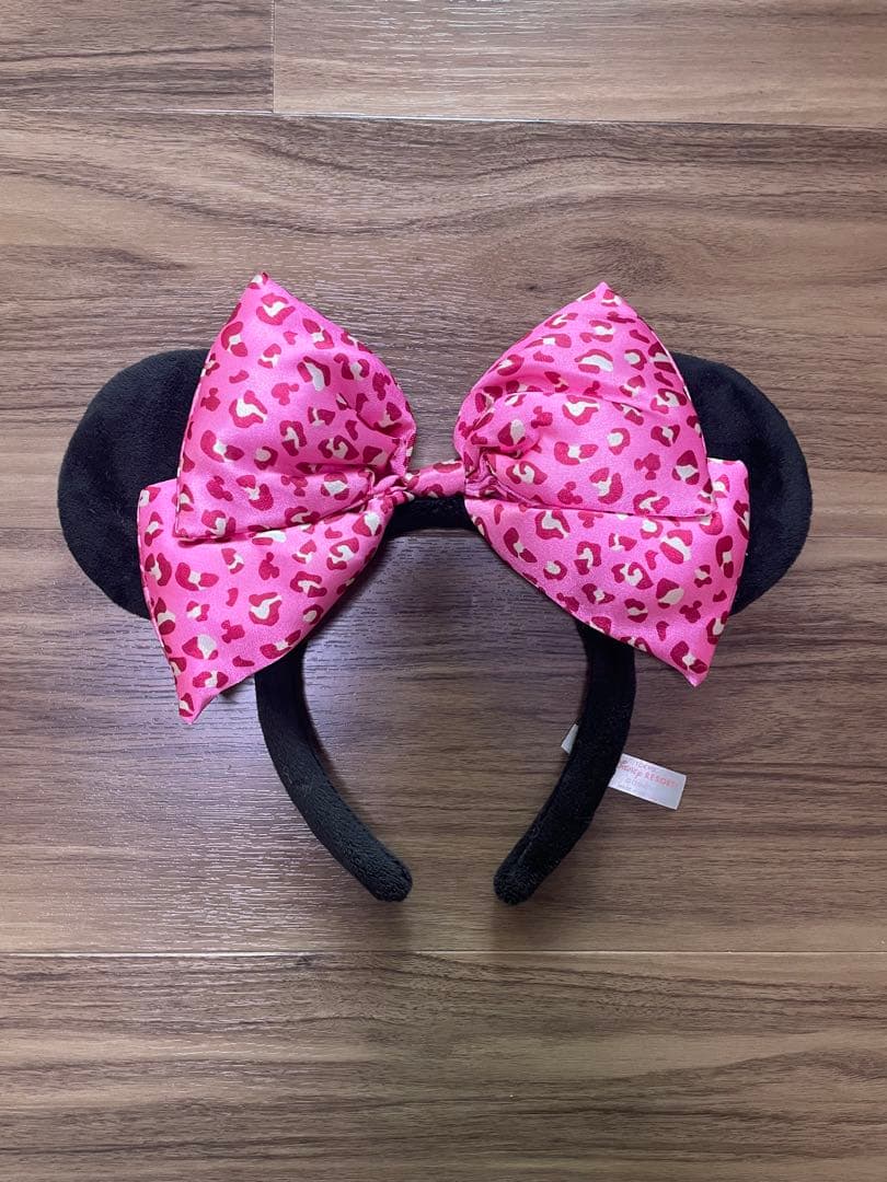 ピンクヒョウ柄リボンカチューシャ - メルカリ