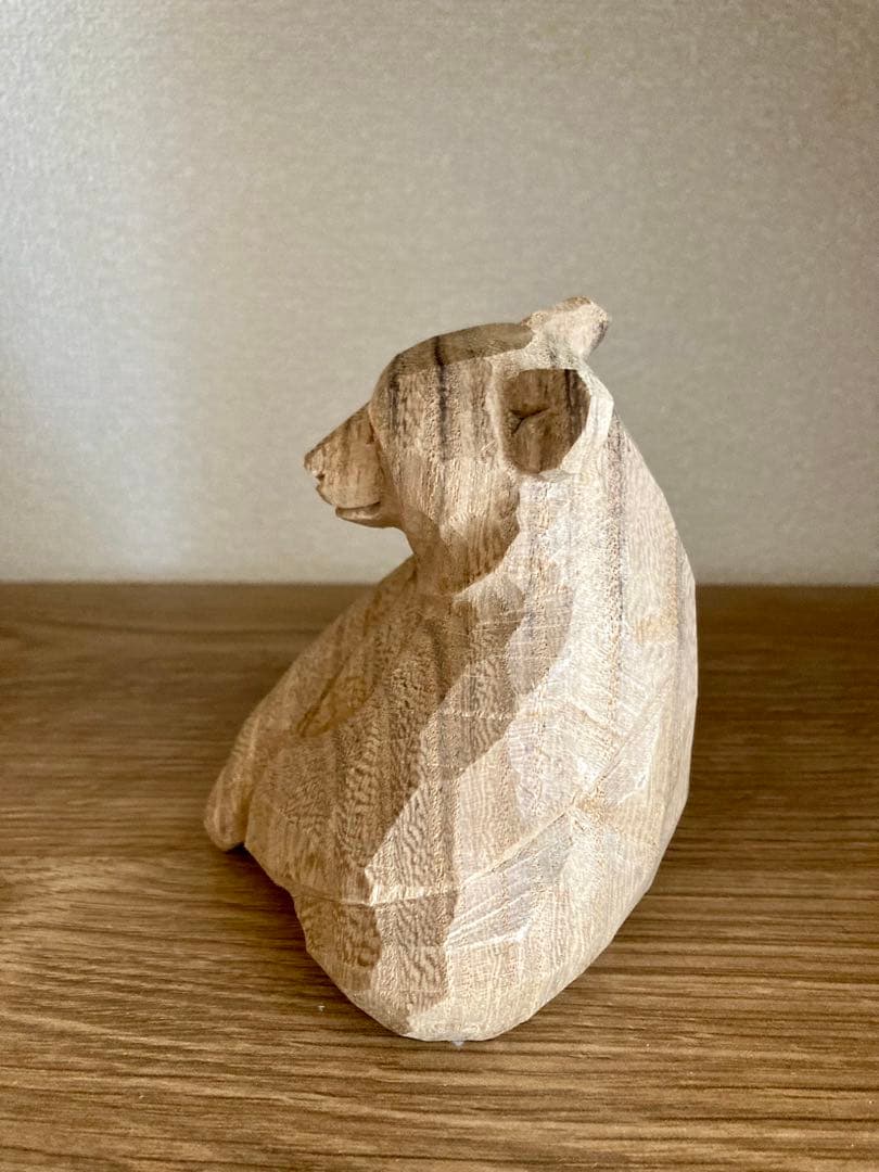 賀上隼敬 さんの 木彫り熊