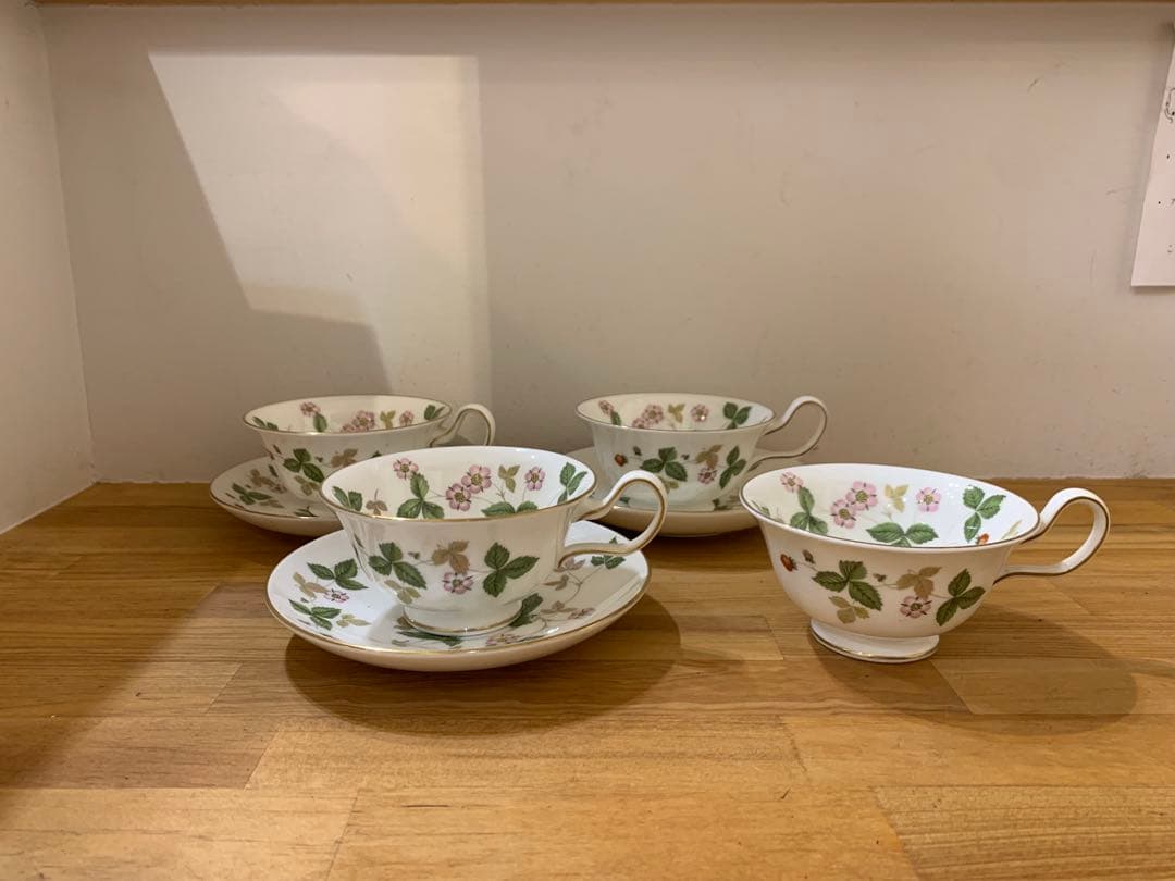 G1105-13★美品  ワイルドストロベリー　食器9点