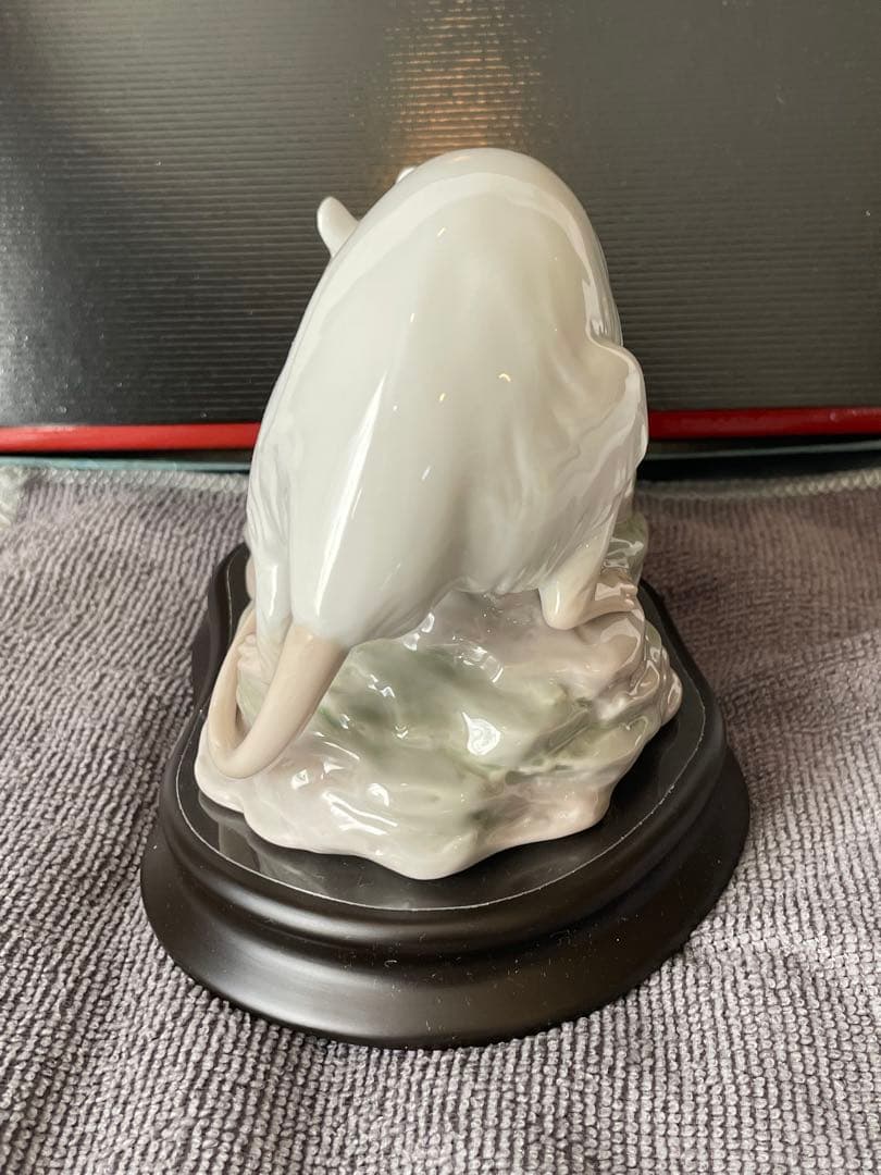 リヤドロ（LLADRÓ）8289 十二支シリーズの　子（ねずみ） /