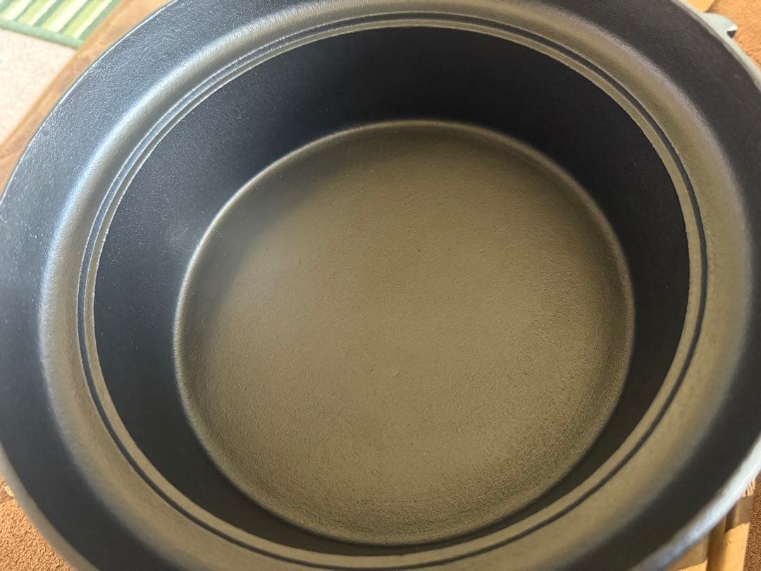 未使用南部鉄器 両手鍋 木製蓋付き 南部鉄器検査証付き