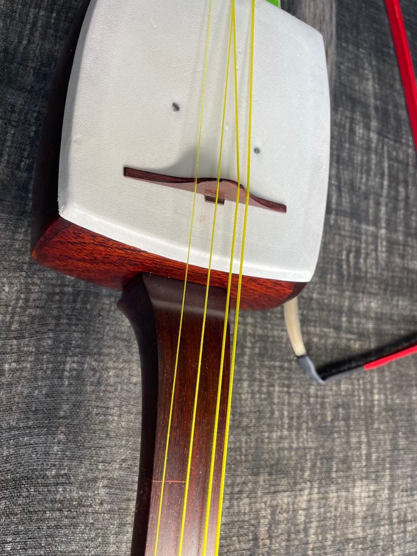 四弦和胡弓，紅木材料（二つ折れ）竹弓（レワ弓），付属品 おわら紅木胡弓 | 三味線と三線の販売 三味線教室/しゃみせん楽家