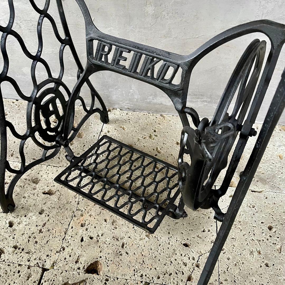 アンティークミシン脚テーブル　【REIKO 】足踏みミシン　網目　レトロ雑貨