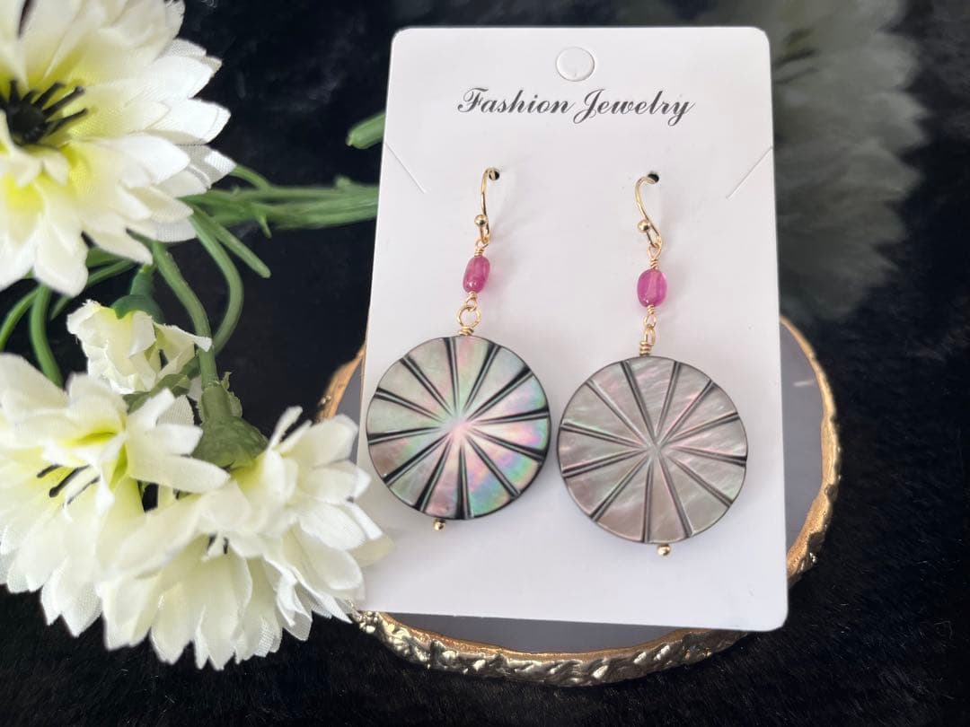 14kgfシェルのカービングとルビーのピアス