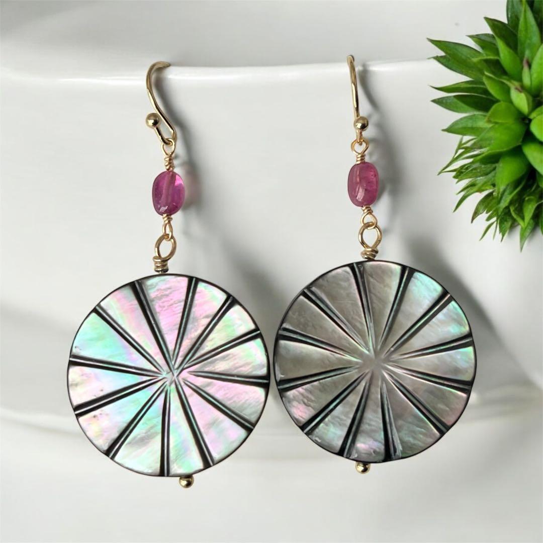 14kgfシェルのカービングとルビーのピアス