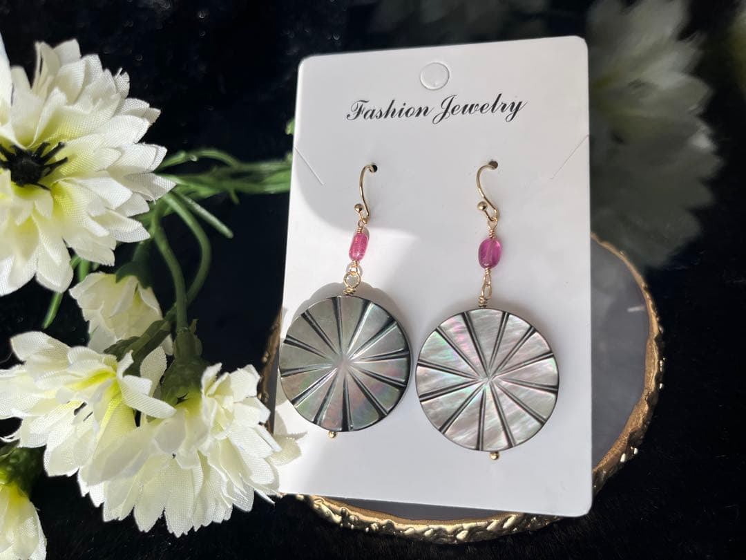 14kgfシェルのカービングとルビーのピアス