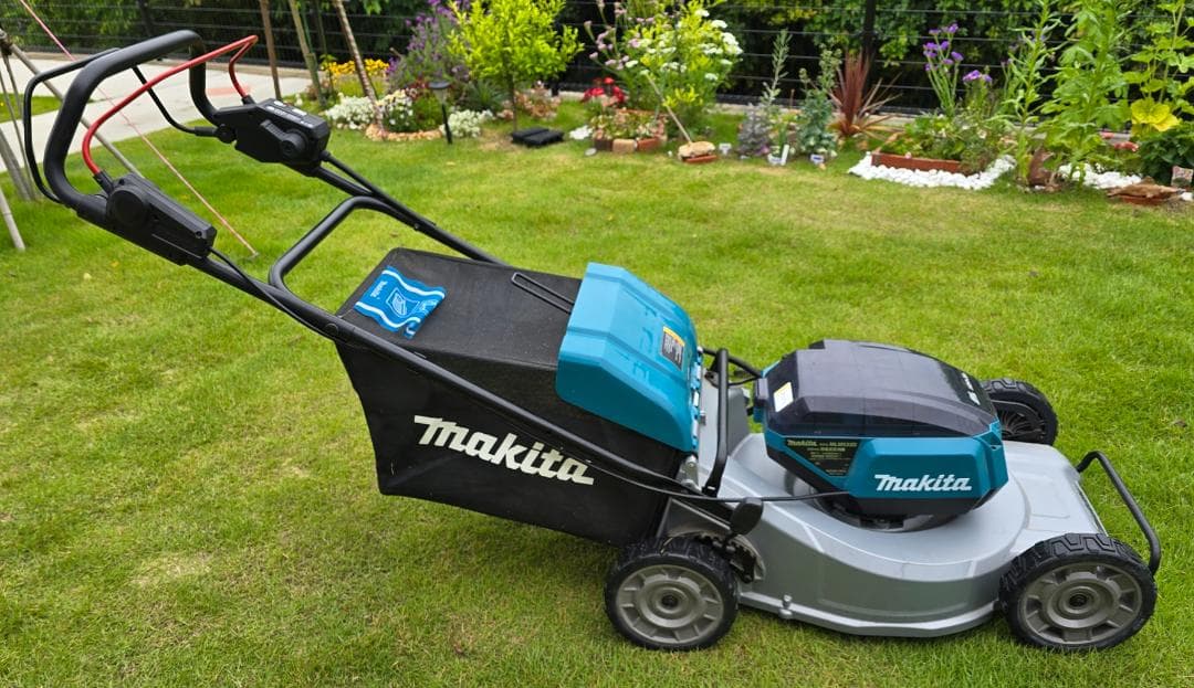 きっずはうす マキタ 充電式芝刈機 MLM533DZ