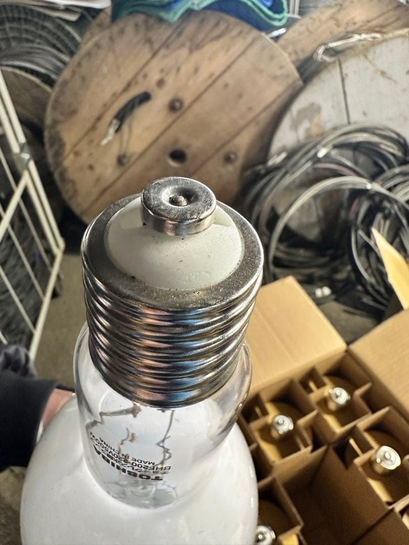 TOSHIBA 東芝 チョークレス水銀ランプ 500W BHF200-220V - メルカリ