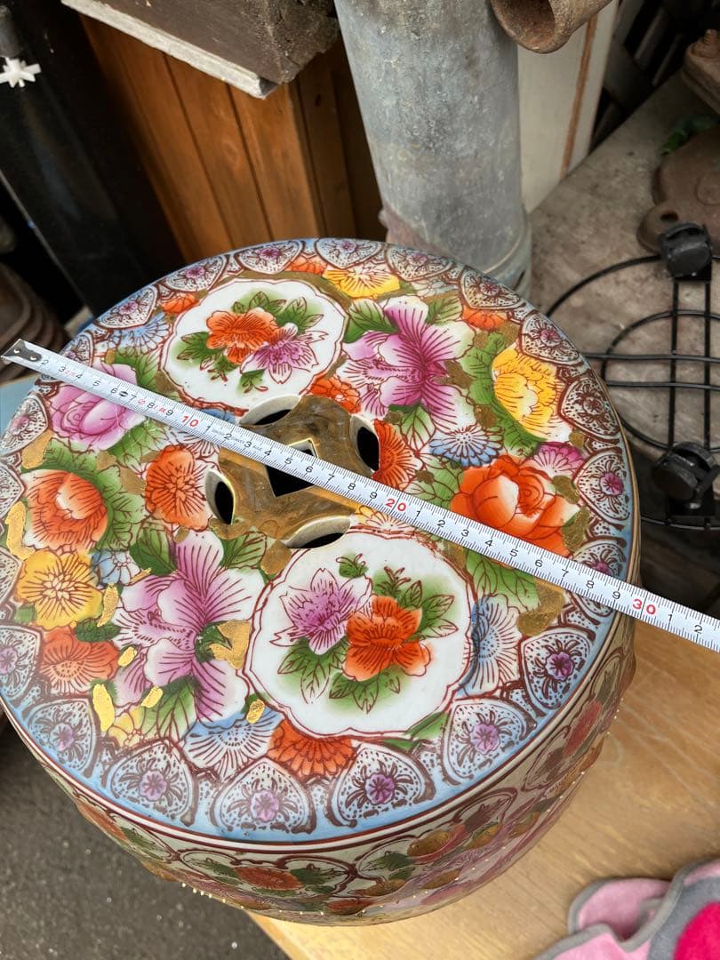 shotaです 九谷焼椅子、九谷博物館行き椅子、陶器椅子