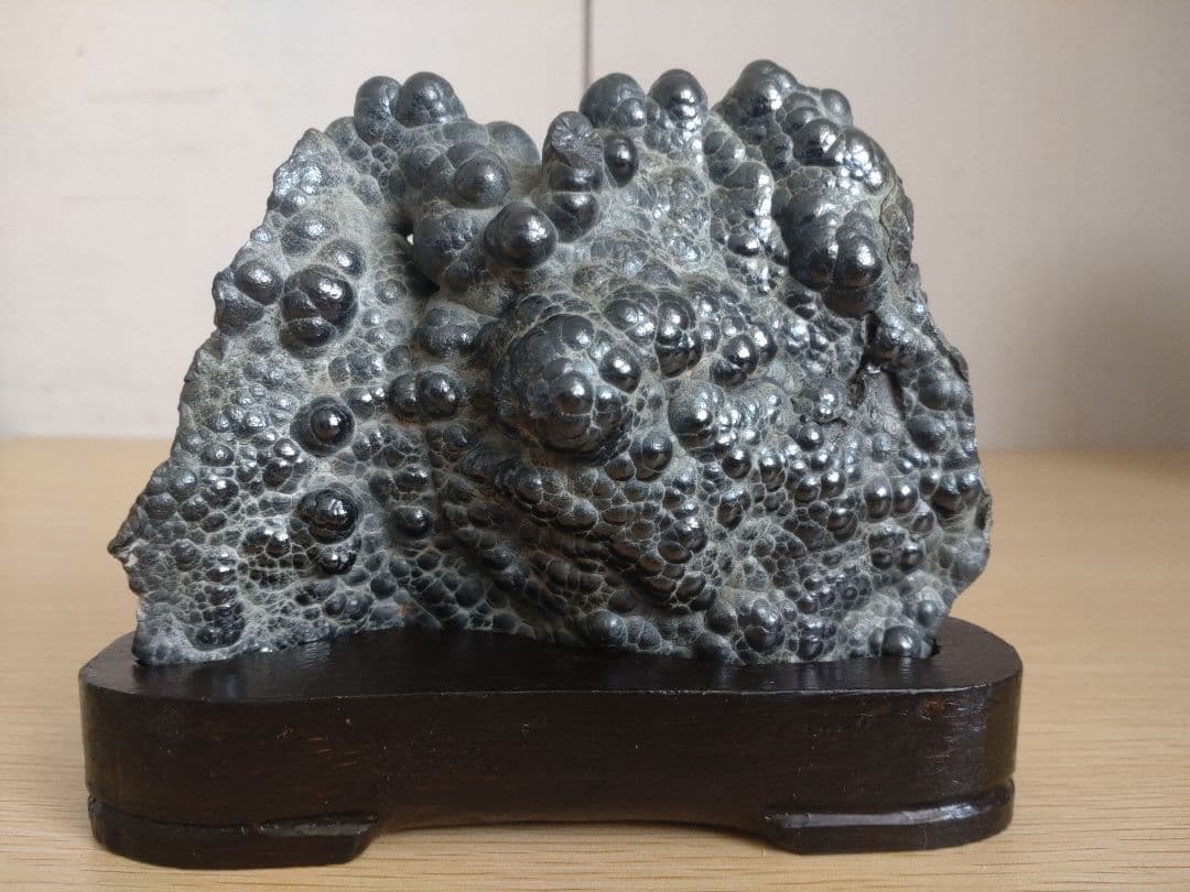 【希少　大きめ】ヘマタイト　腎臓状赤鉄鉱　瘤状結晶　原石　クラスター　瘤　杢　塊