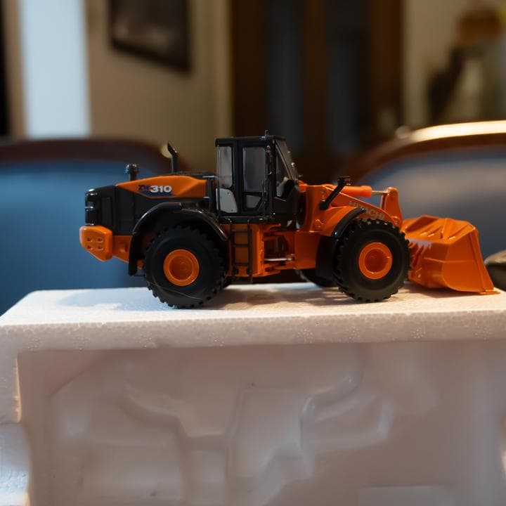 HITACHI ZW310 ホイルローダー 1/50スケール