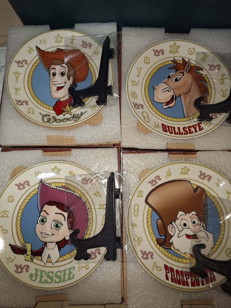 レアディズニー トイストーリーラウンドアップ絵皿 - メルカリ