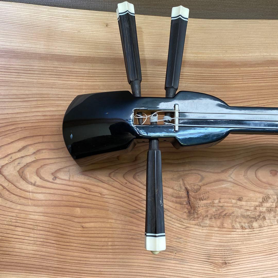 三線　本革　スタンド付き