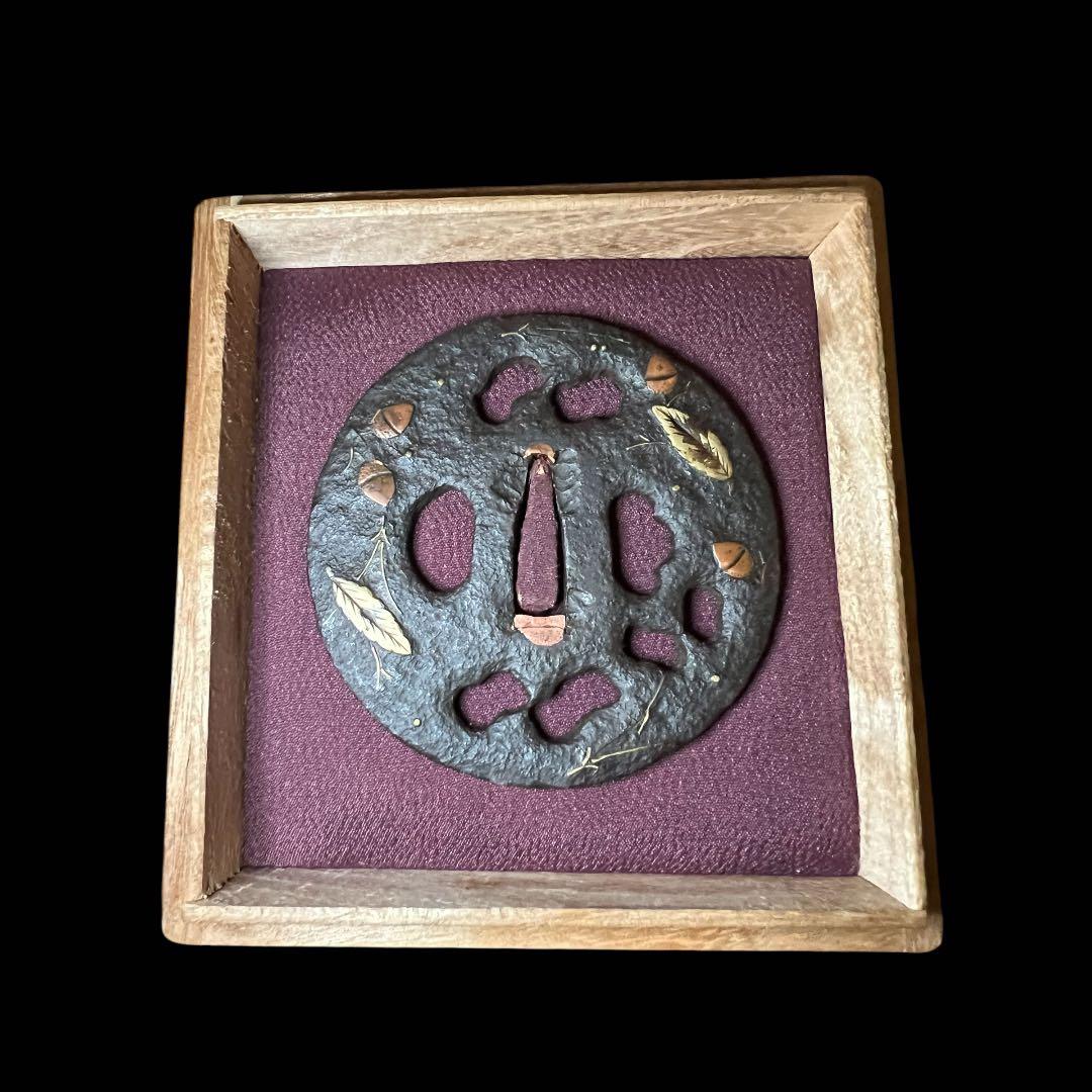 鸛《GW限定出品》本歌江戸期 正阿弥無銘金象嵌松葉どんぐり図透かし丸型鍔 桐箱付