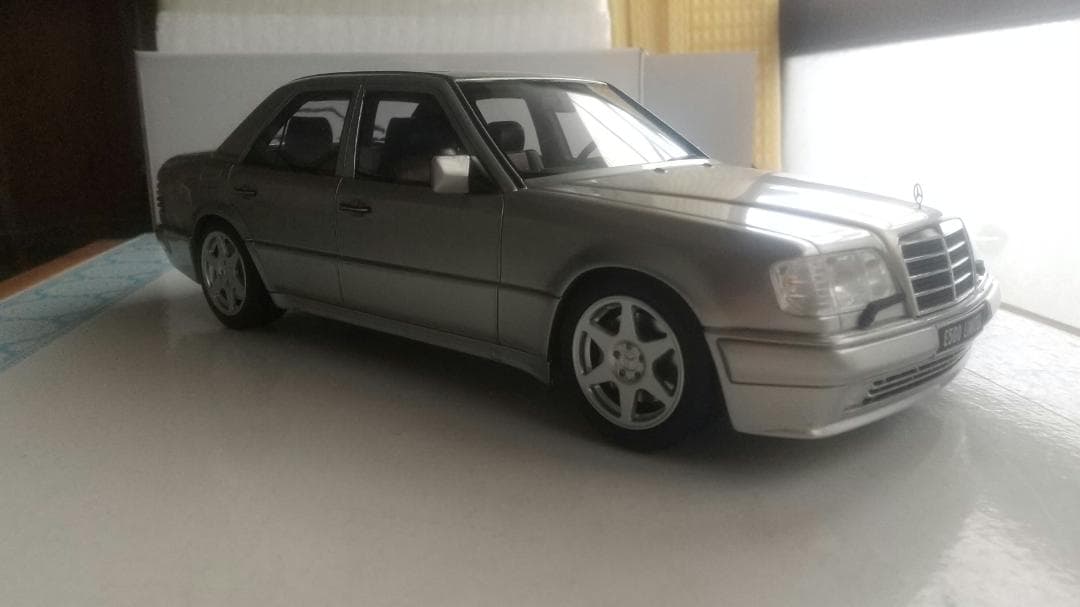 OTTO 1/18 メルセデスベンツE500 LIMITED ミニカー シルバー