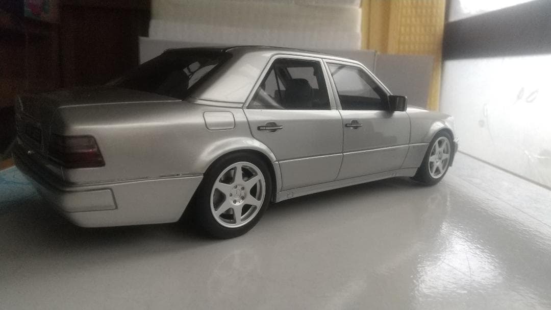 OTTO 1/18 メルセデスベンツE500 LIMITED ミニカー シルバー