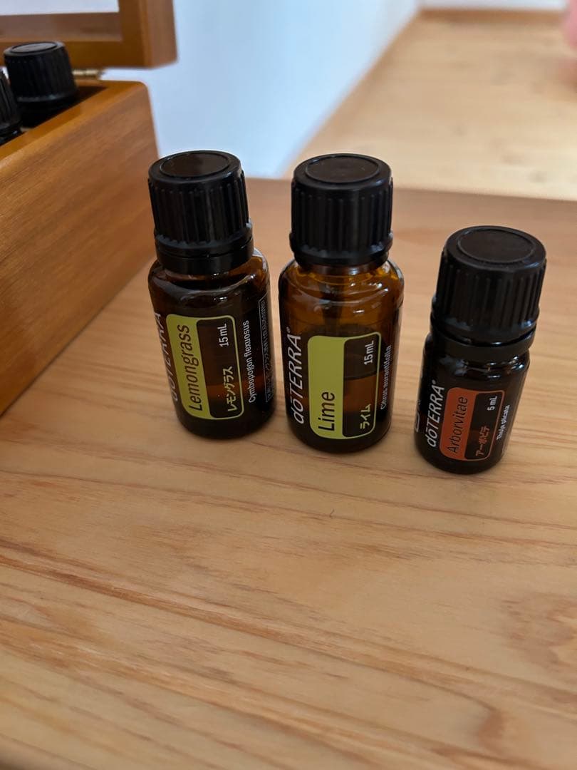 ドテラ　木箱　アロマオイル入り