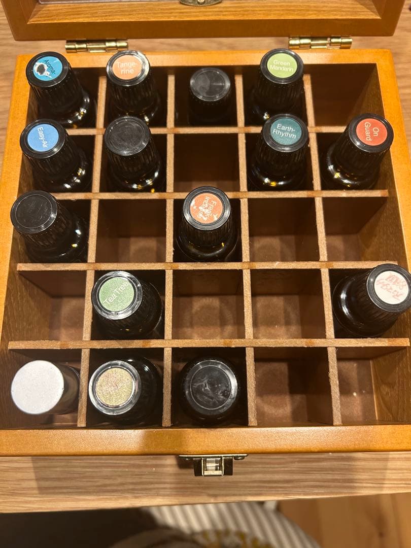 ドテラ　木箱　アロマオイル入り