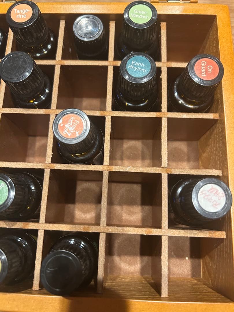 ドテラ　木箱　アロマオイル入り