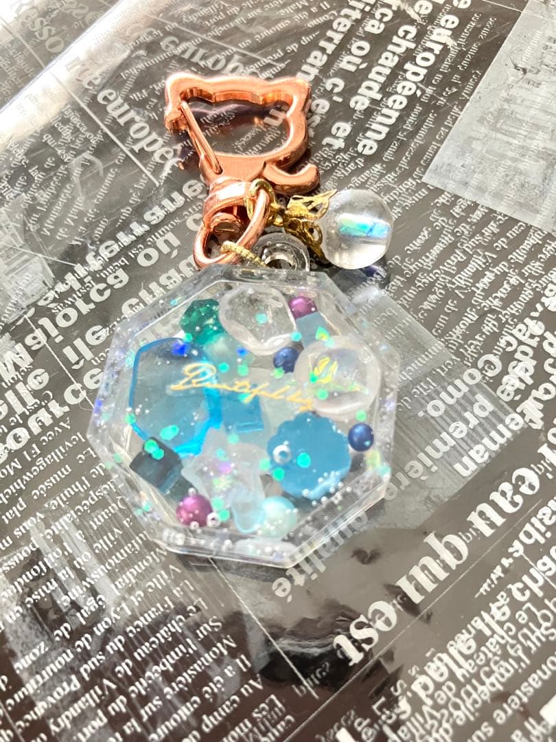 ハンドメイド　透明な中の琥珀糖キーホルダー