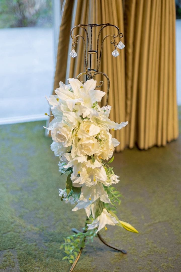 ホワイトユリとバラのロングウェディングブーケ