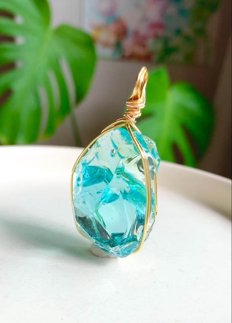 アンダラクリスタルのペンダントトップ（シアンエンジェル）