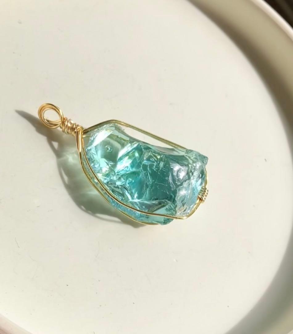 アンダラクリスタルのペンダントトップ（シアンエンジェル）