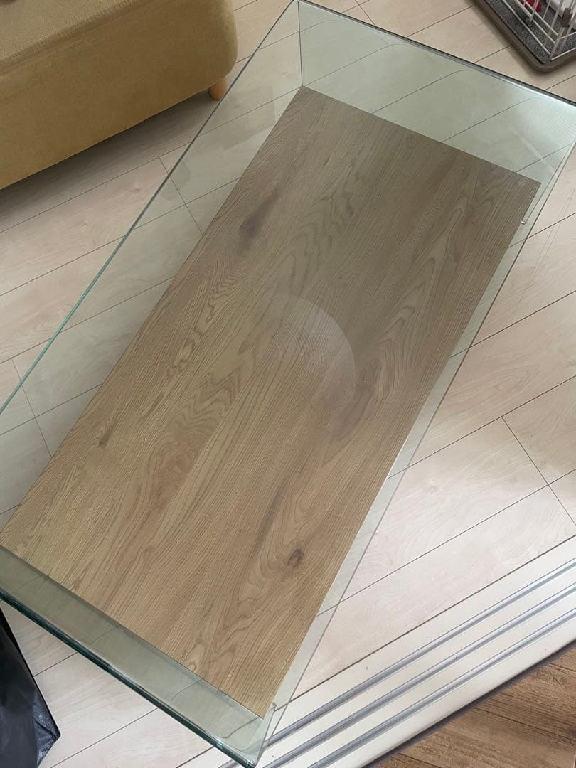 ①木製の長方形ガラステーブル