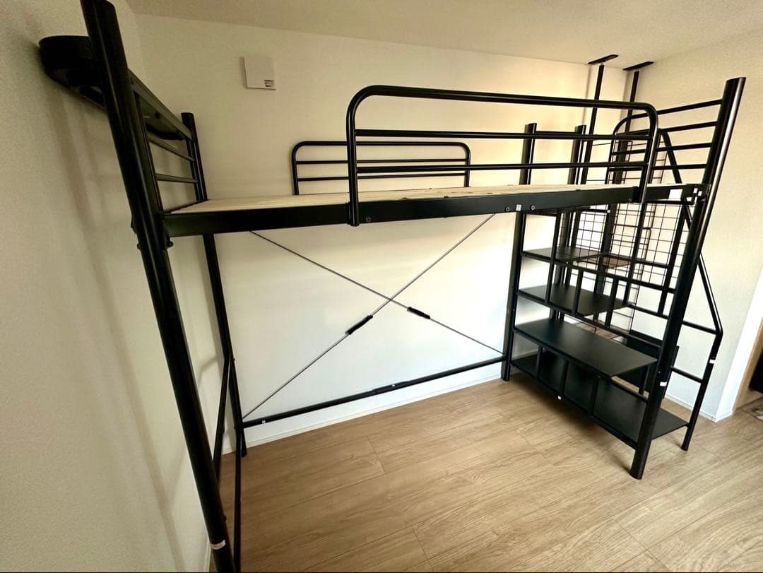 ニトリ　ロフトベッド　お引取限定(高さ2段階式階段付き 階段幅43cmBK)