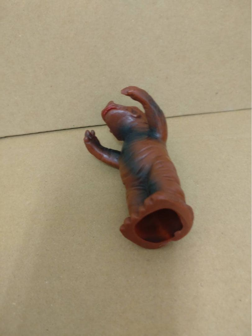 大里玩具　指人形　ネロンガ　ソフビ